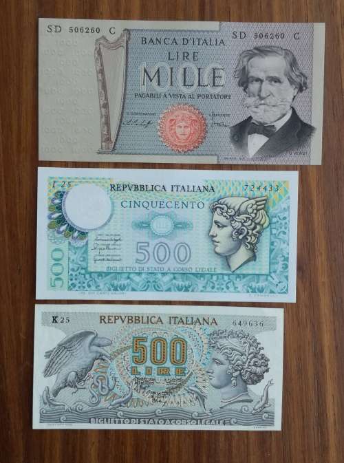 Italy collection of 3 UNC Old bank notes.