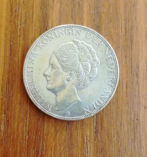Nederlands 1933 Silver 2 1/2 Gulden. Nice coin.