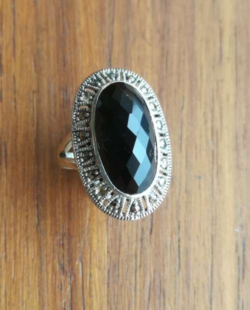 Beautiful sterling silver ladies ring with black stone.