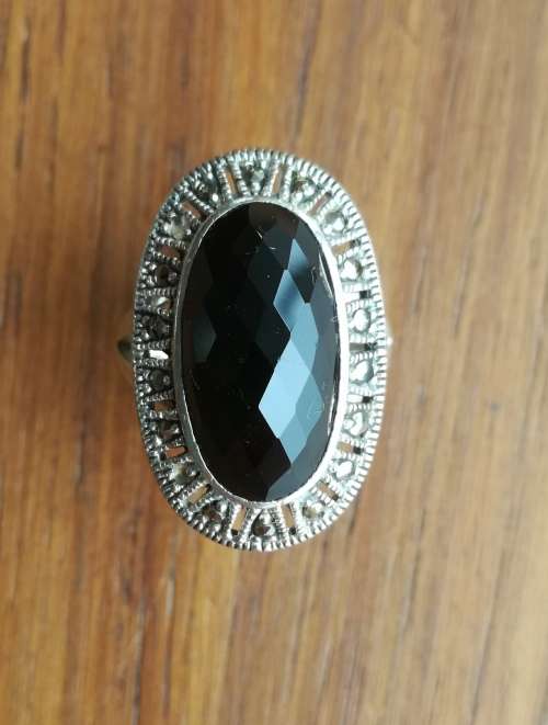 Beautiful sterling silver ladies ring with black stone.