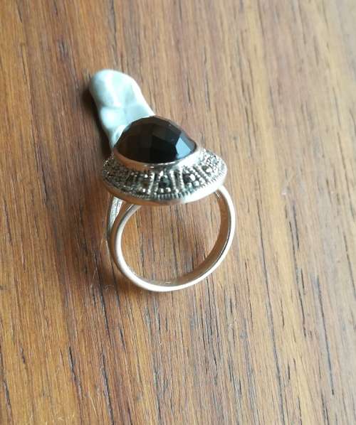 Beautiful sterling silver ladies ring with black stone.