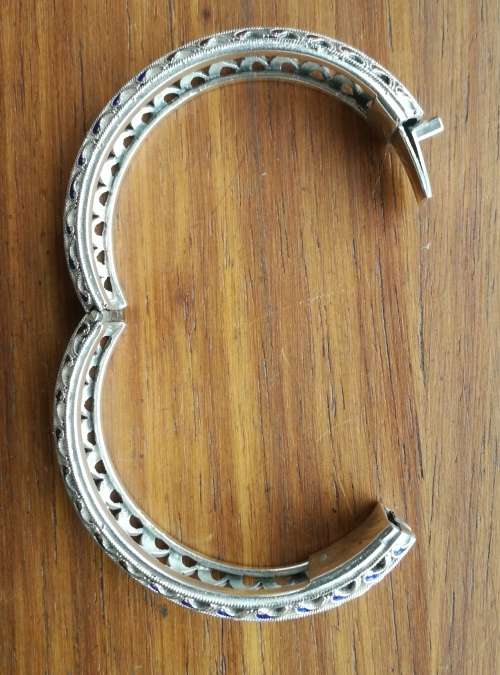 Vintage Beautiful sterling silver ladies Bangle.
