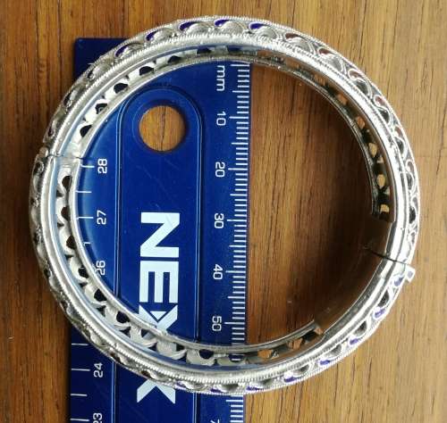 Vintage Beautiful sterling silver ladies Bangle.