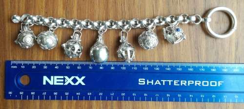 Beautiful sterling silver ladies Bracelet with 7 Sterling silver charms.