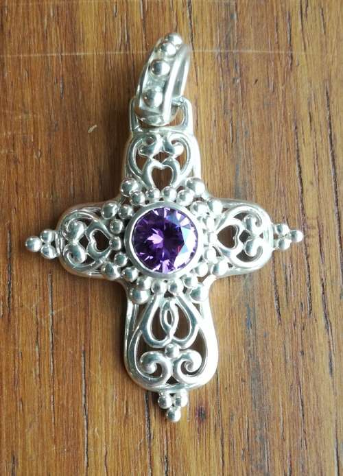 Beautiful sterling silver Cross Pendant.
