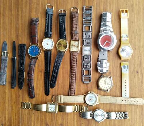 Large collection of 11 old watches and straps.