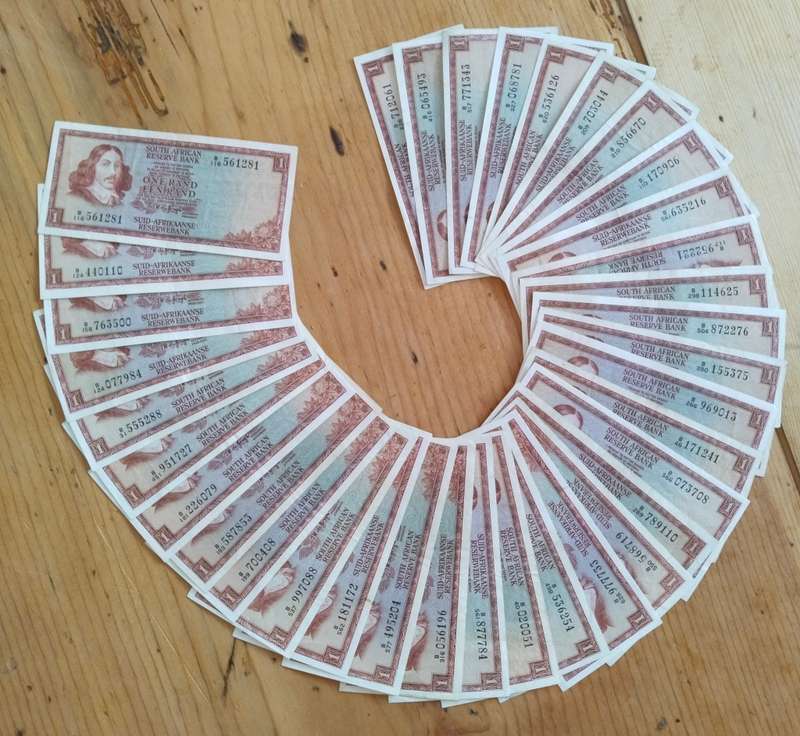South Africa de Jongh 35 better grade R1 Bank Notes.