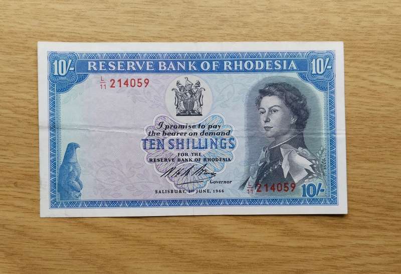Rhodesia 1st June 1966 Old Ten Shillings Bank Note. (059)