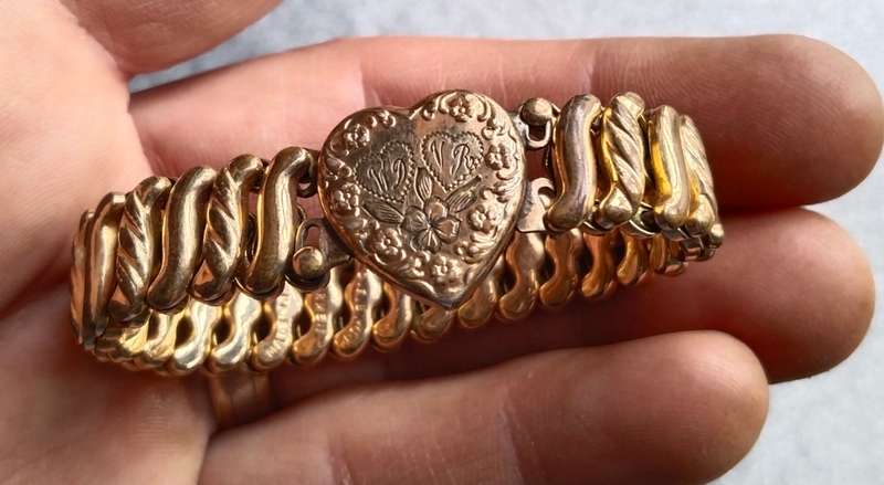 Vintage engraved ( Gold Plated?) Ladies arm bracelet.