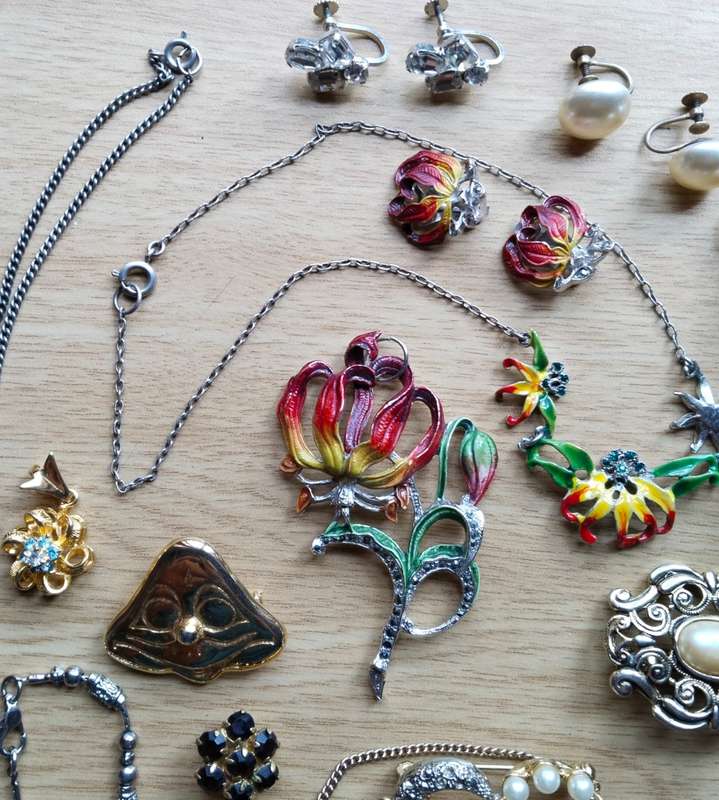 Large collection of Vintage and Costume Jewelry e J