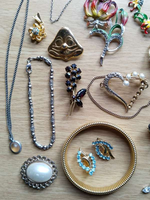 Large collection of Vintage and Costume Jewelry e J