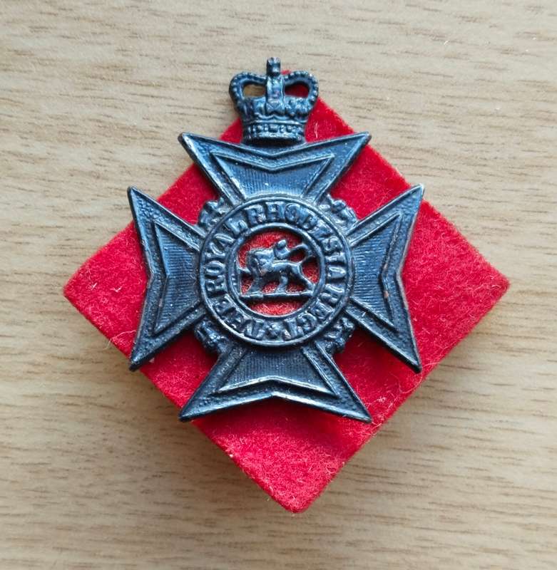 Rhodesia Regiment KC Black Helmet Badge. 1927-1947