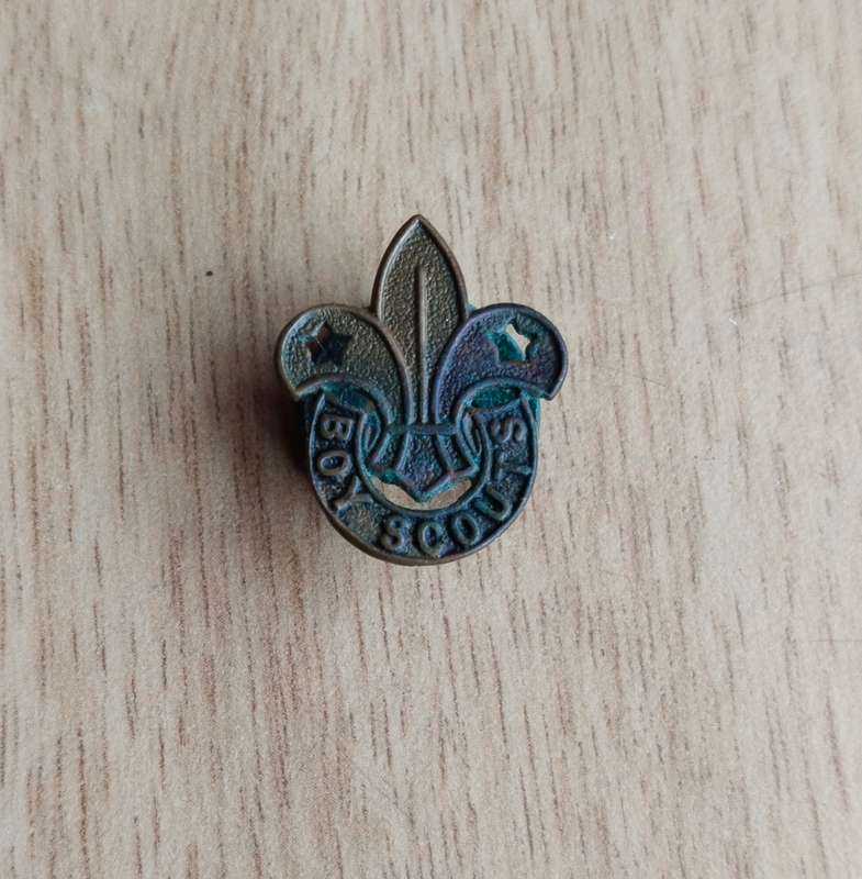 Vintage 1950s Boy Scouts Lapel Badge.
