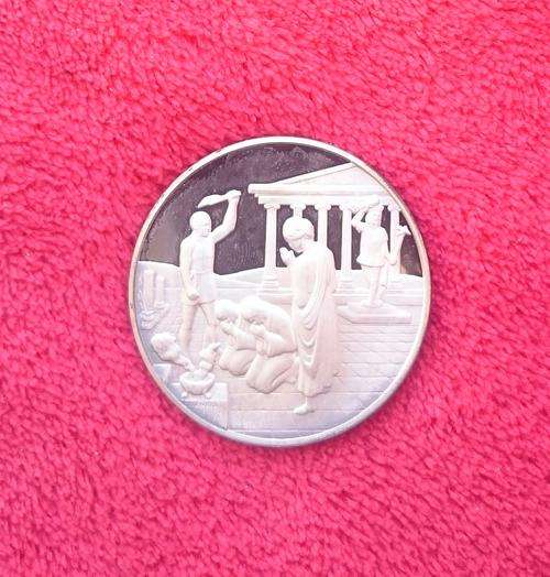 39.3 grams of sterling silver. chaucer and the canterbury tales medallions no 14 of 36.