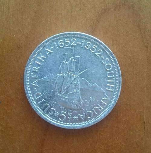South Africa silver 1952 5 shillings in excellent condition.