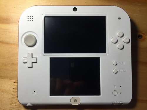 NINTENDO 2DS WITH 5 3DS GAMES AND POUCH