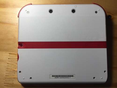 NINTENDO 2DS WITH 5 3DS GAMES AND POUCH