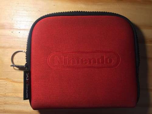 NINTENDO 2DS WITH 5 3DS GAMES AND POUCH