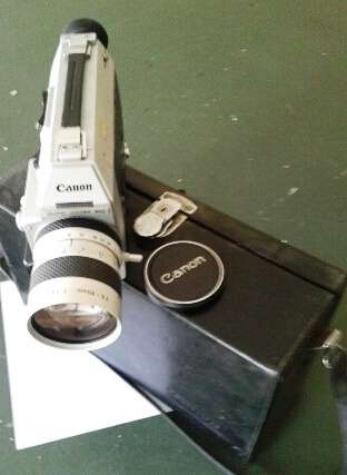 VINTAGE  CANON  AUTO ZOOM -8mm MOVIE CAMERA IN ORIGINAL LEATHER CASE