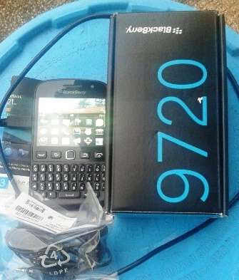 Blackberry 9720 Black Pre-Owned - BlackBerry