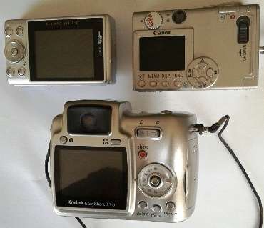 1 Canon / 1 DSC-K06/1 KODAK  Digital Camera  (UNTESTED GOOD FOR COLLECTOR)