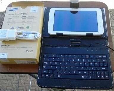 Samsung Galaxy Tab3 7"  + KEYBOARD (CONDITION= LIKE NEW)