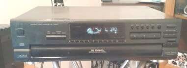 VINTAGE  TECHNICS COMPACT 5 DISC CHANGER(good for some in the know)