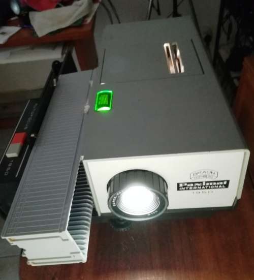 VINTAGE  PAXIMATT  SLIDE PROJECTOR   ( GOOD WORKING ORDER)