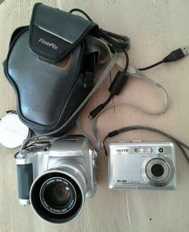 FUJIFILM S3000,& SANYOVPC S600 Digital Cameras  (GD FOR COLLECTOR)