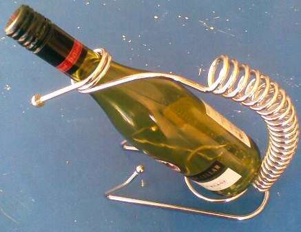 STUNNING METAL WINE BOTTLE HOLDER /POUR