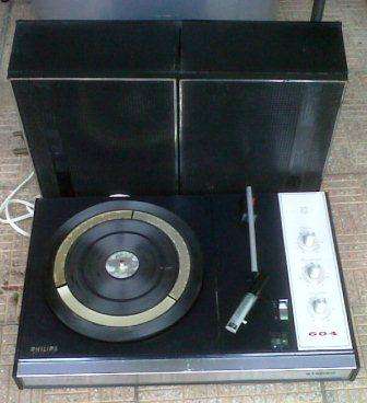 VINTAGE PHILIPS 604  ALL TRANSISTOR  RECORD PLAYER