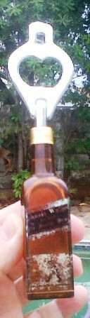 VINTAGE BOTTLE OPENNER (JOHNNY WALKER)