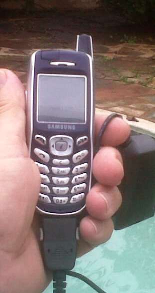 SAMSUNG CELL PHONE +CHARGER