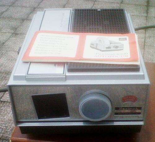 VINTAGE SLIDE PROJECTOR  PAXIMAT 3000 AUTOFOCUS