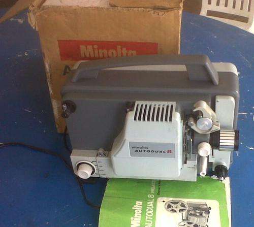 VINTAGE MINOLTA AUTODUAL 8mm   Projector (NEEDS SERVICE)