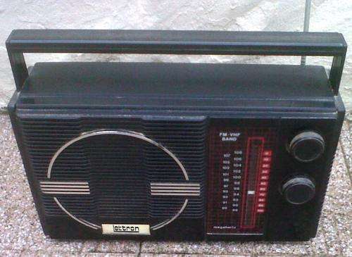 VINTAGE EKTRON TRANSISTOR Portable Radio (WORKING)