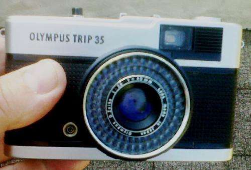 VINTAGE OLYMPUS TRIP 35 FILM CAMERA