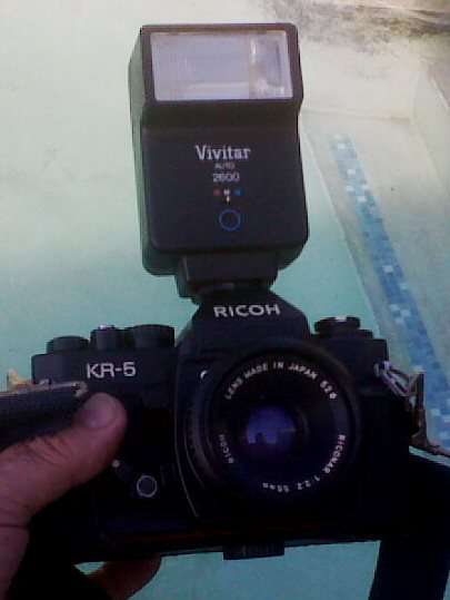 VINTAGE   RICOH  CAMERA  KR-5 (with vivitar flash)