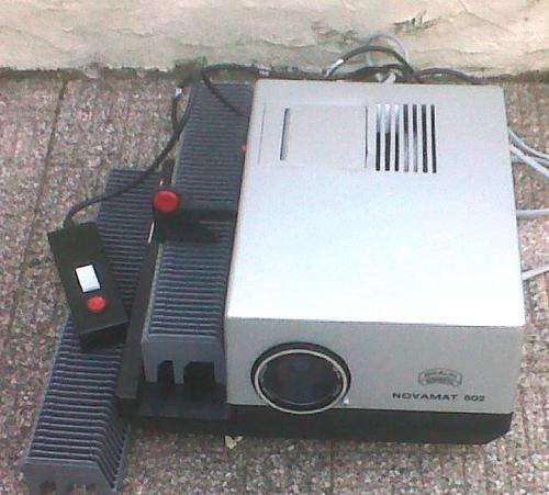 VINTAGE SLIDE PROJECTOR  BRAUN NORNBERG NOVAMAT 502 WITH AUTO REMOTE & 2X SLIDE MAGAZINS
