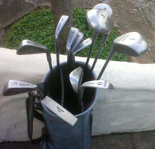 GOLF CLUBS  TM 2000   3-9 IRONS ,+1,3&5 DRIVERS +D W + PUTTER