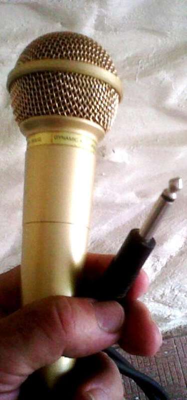 AMP DYNAMIC   MICROPHONE (good working order)