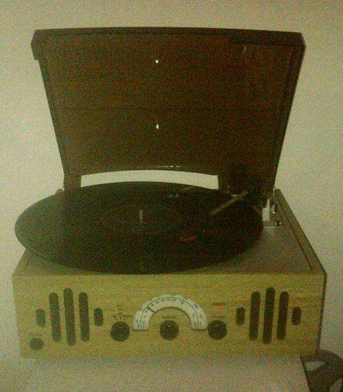 VINTAGE RETRO CHINESE RADIO -LP-RECORD PLAYER (radio plays Turntable not))