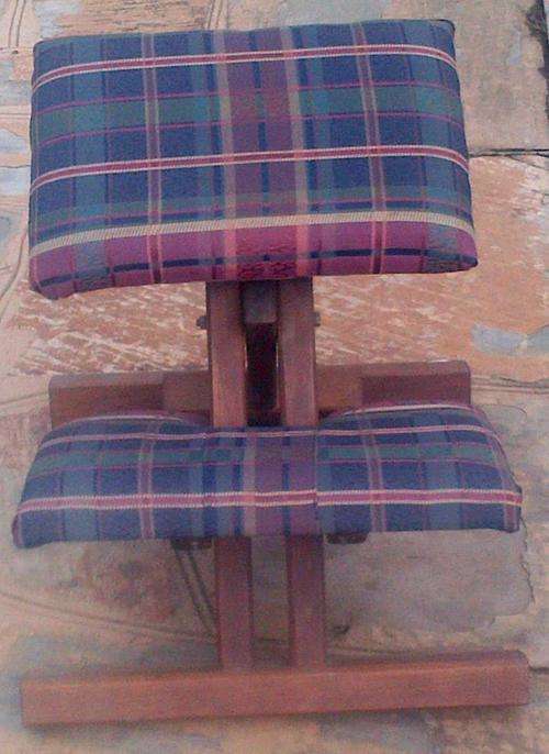 VINTAGE  FOOT /COMPUTER STOOL
