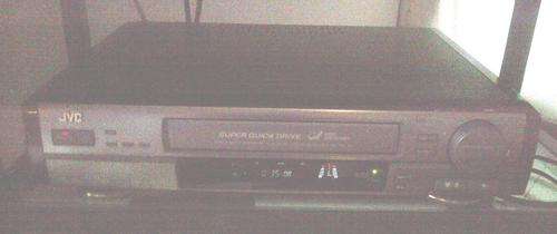 LG  VCR & REMOTE (PLAYS WELL)