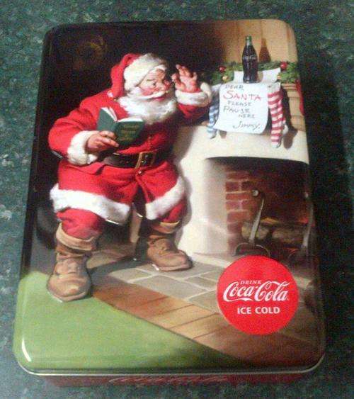 COLLECTABLE COCA-COLA XMAS  TIN  WITH 3 SANTA COCA -COLAS
