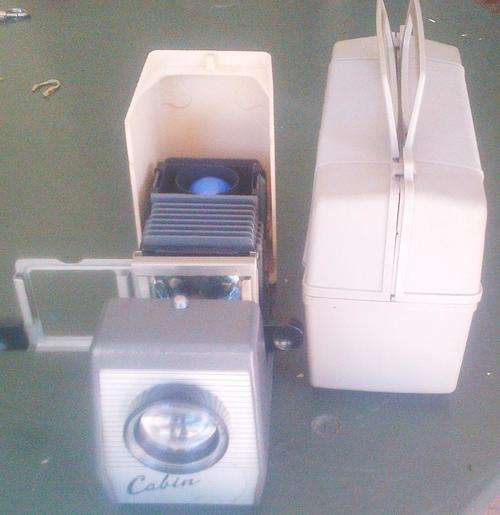 VINTAGE CABIN  MINI SLIDE TRAVEL PROJECTOR  (GOOD WORKING ORDER)