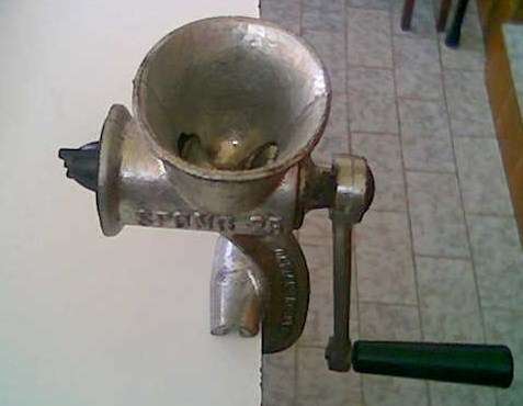 Antique collectable spong 25 hand bolinders /meat mincer/grinder