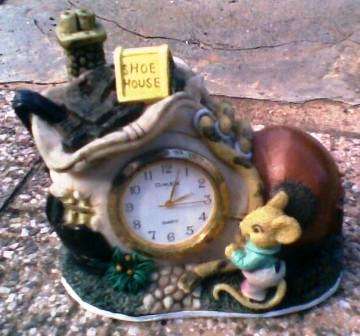SHOE HOUSE WITH CLOCK
