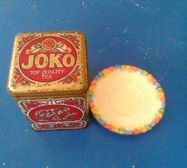 COLLECTABLE  GRINDLEY ENGLAND CHAMELEON SAUCER & JOKO TEA TIN