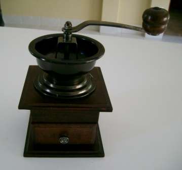 VINTAGE ANTIQUE COFFEE GRINDER